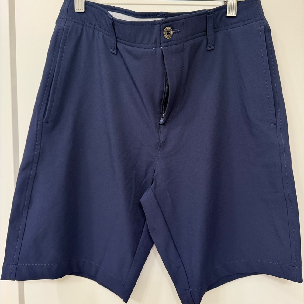 Comfortable golfing shorts ready to take on the golf course 
30x30